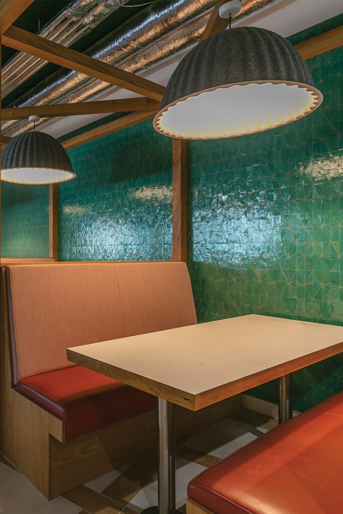 Ateliers Zelij Zellge Zelige TRC7 Restaurant Carreaux verts Green tiles